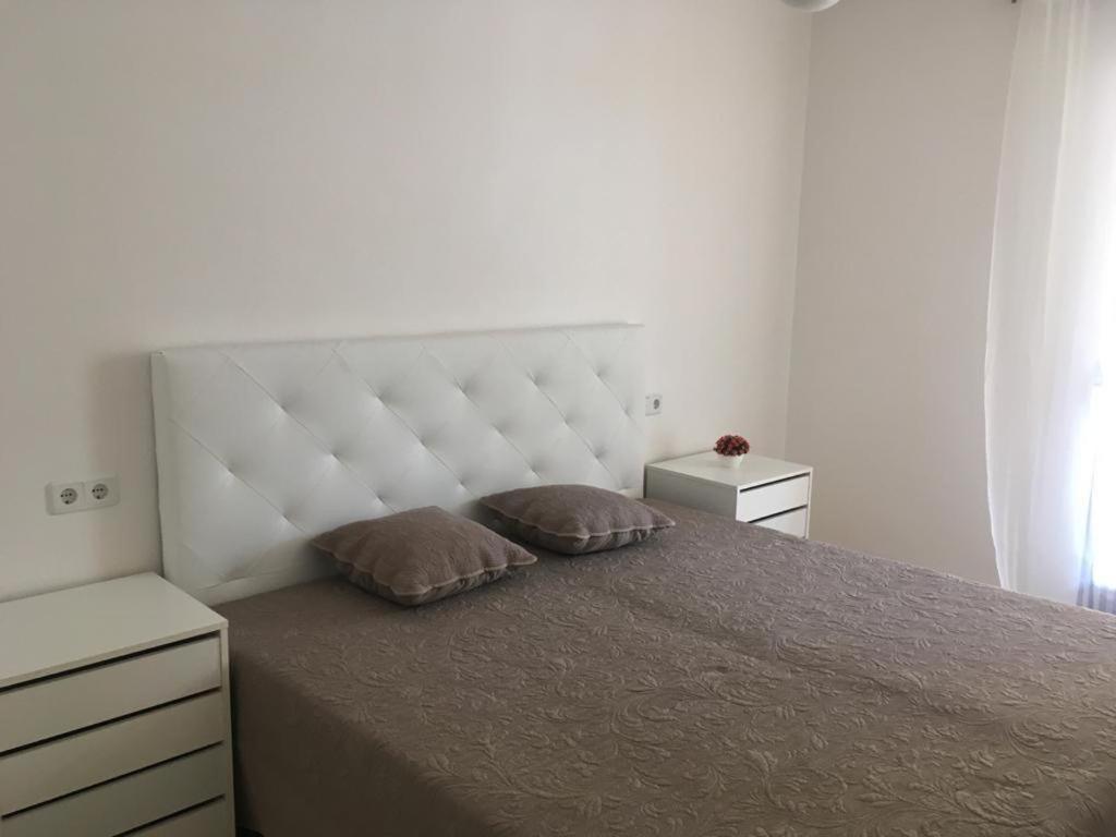 2-Bedroom And Living Room Apartment Near Campoamor Beach מראה חיצוני תמונה
